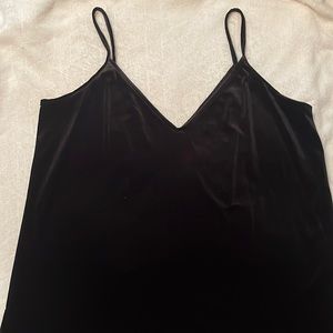 Old Navy Women spaghetti strap velvet top SZ xl color black New